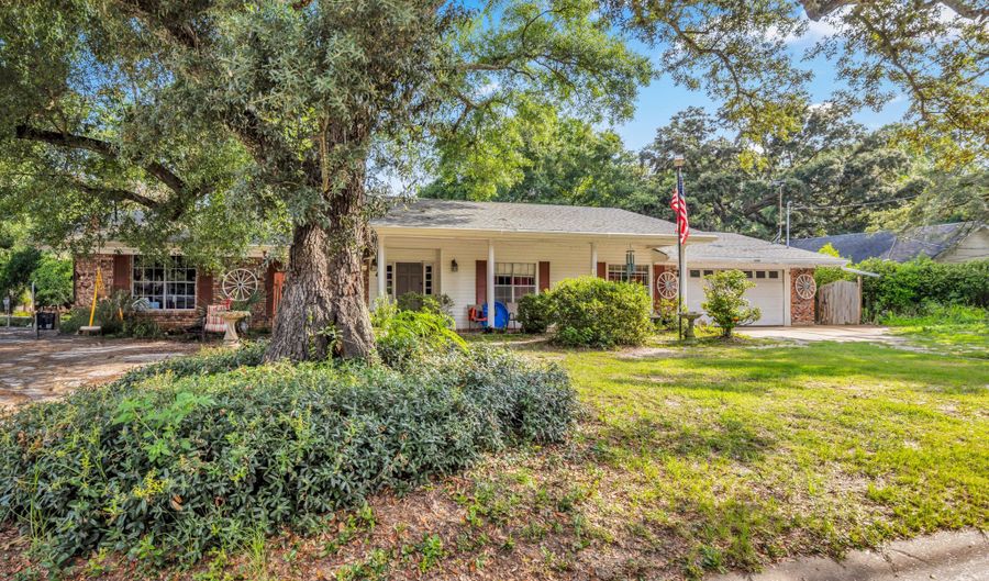 2530 Old Bay Rd, Biloxi, MS 39531 - 3 Beds, 3 Bath