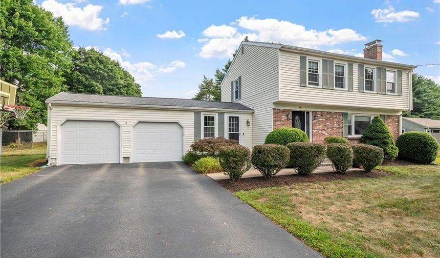 41 Thomas Leighton Blvd, Cumberland, RI 02864 - 3 Beds, 2 Bath
