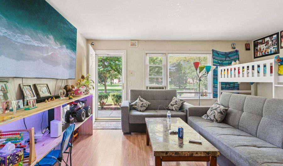 1119 E Algonquin Rd 7, Arlington Heights, IL 60005 - 1 Beds, 1 Bath