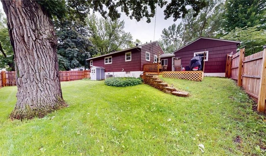 1402 W Clark St, Albert Lea, MN 56007 - 3 Beds, 2 Bath