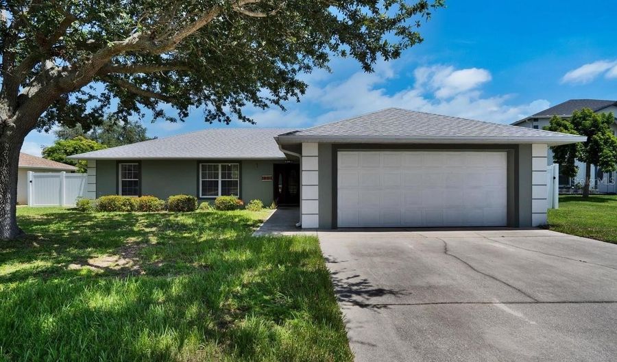 130 EVERGREEN Dr, Auburndale, FL 33823 - 3 Beds, 2 Bath