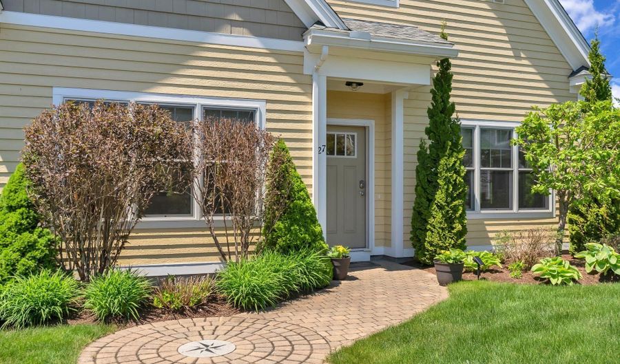 27 Ranger Ln, Arundel, ME 04046 - 2 Beds, 2 Bath