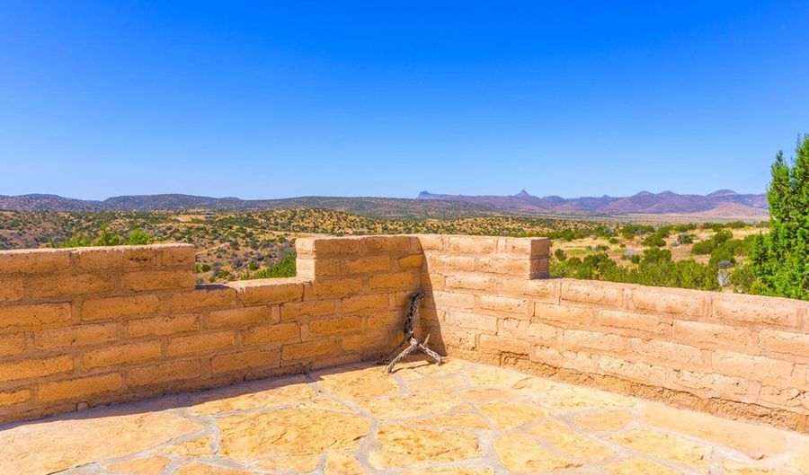 3 Dark Sky, Alpine, TX 79830 - 5 Beds, 3 Bath