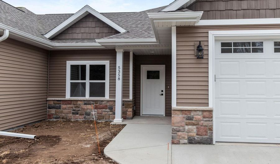 5358 PENNSYLVANIA Ave, Appleton, WI 54914 - 2 Beds, 2 Bath