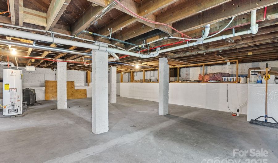 140 Pennsylvania Ave, Asheville, NC 28806 - 3 Beds, 2 Bath