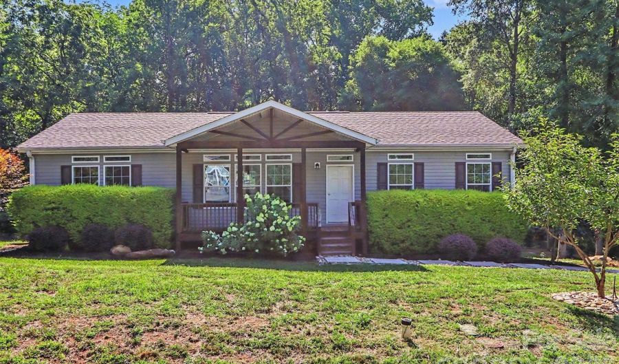 806 New Castle Ct, Albemarle, NC 28001 - 3 Beds, 2 Bath