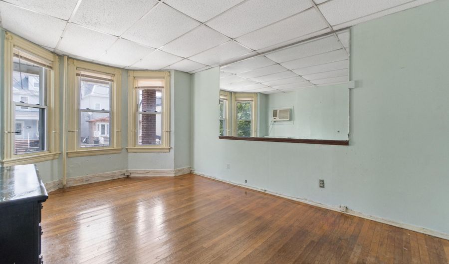 20 E 31st St, Bayonne, NJ 07002 - 4 Beds, 2 Bath