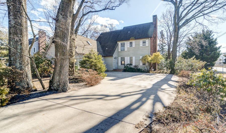 22 Cedar Dr, Bay Head, NJ 08742 - 4 Beds, 4 Bath