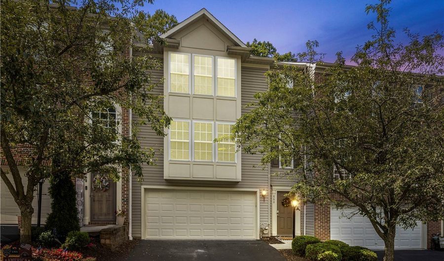 660 Village Green Blvd E, Adams Twp., PA 16046 - 3 Beds, 3 Bath