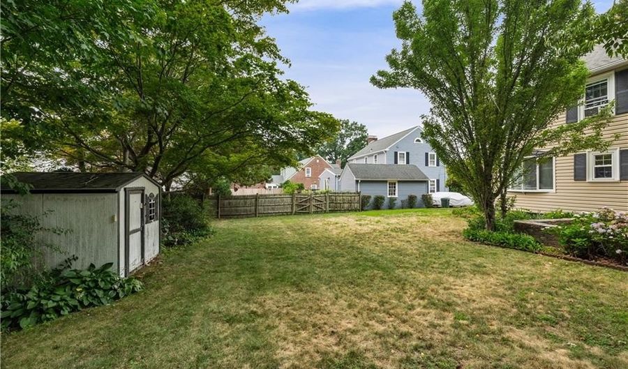 10 Pelham Pkwy, North Providence, RI 02911 - 3 Beds, 2 Bath