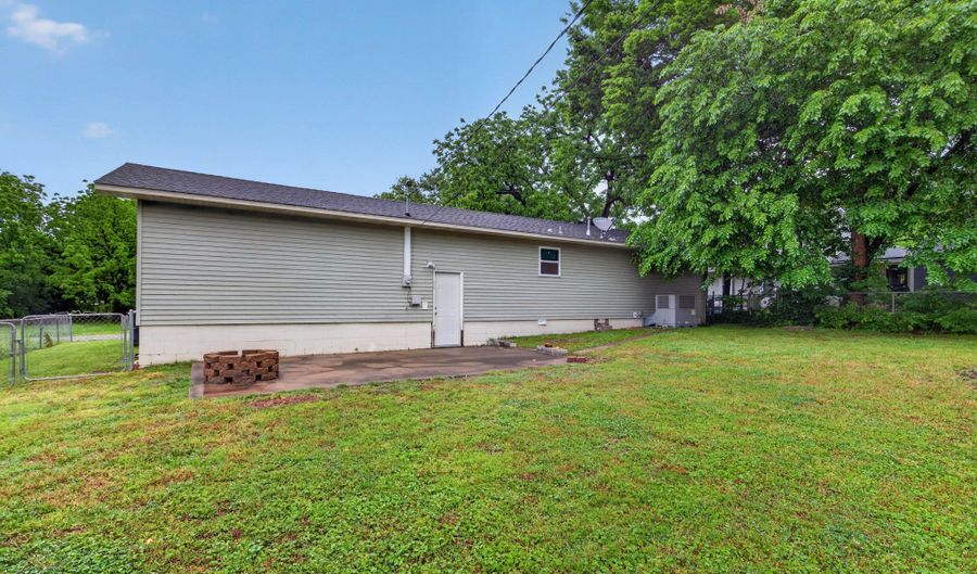 233 E 22nd St, Baxter Springs, KS 66713 - 2 Beds, 1 Bath