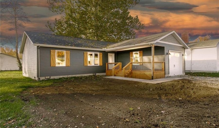 521 W Maple St, Austin, IN 47102 - 3 Beds, 2 Bath