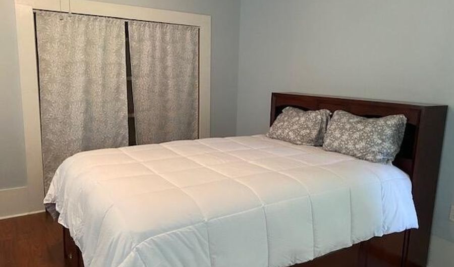 407 W Main St, Blue Mountain, MS 38610 - 5 Beds, 3 Bath