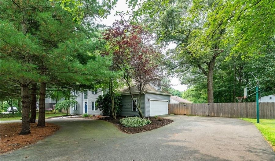 195 Oakland Beach Ave, Warwick, RI 02889 - 3 Beds, 3 Bath