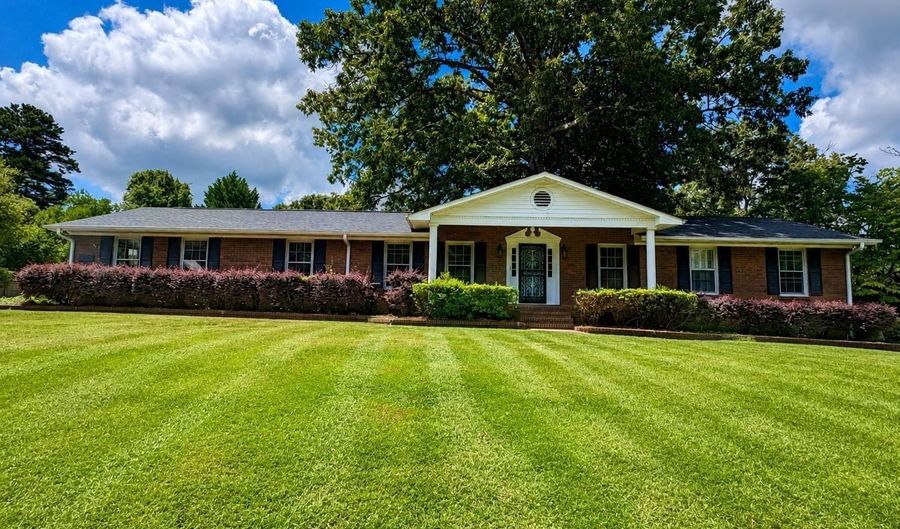 3912 LEE Dr, Anniston, AL 36207 - 4 Beds, 3 Bath