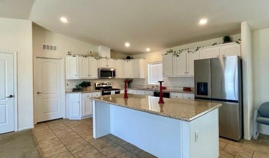 120 N Royal Palm Rd, Apache Junction, AZ 85119 - 3 Beds, 2 Bath