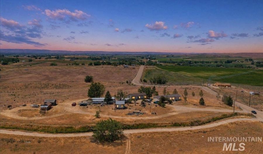 17903 Sand Hollow Rd, Caldwell, ID 83607 - 3 Beds, 2 Bath