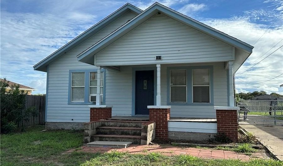 511 W Highland Ave, Aransas Pass, TX 78336 - 3 Beds, 2 Bath