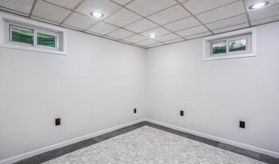 14006 PARKLAND Dr, Rockville, MD 20853 - 3 Beds, 3 Bath