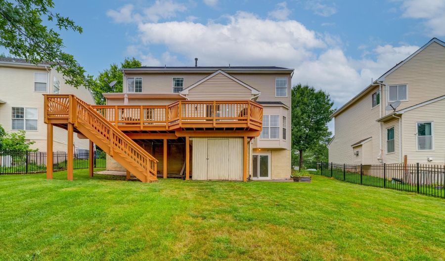 43865 LAUREL RIDGE Dr, Ashburn, VA 20147 - 4 Beds, 4 Bath
