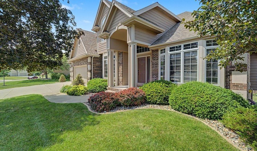 610 NE Bristol Dr, Ankeny, IA 50021 - 4 Beds, 4 Bath