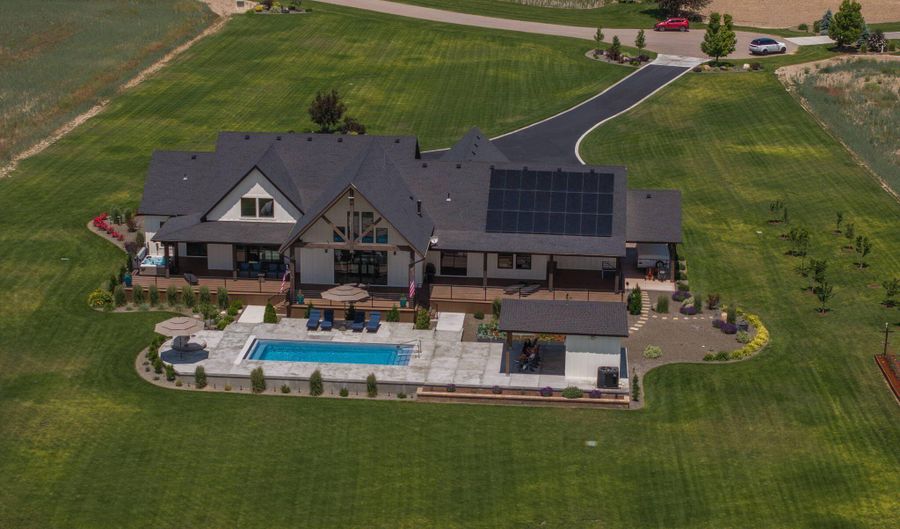 281 Lakeshore Dr, American Falls, ID 83211 - 5 Beds, 5 Bath
