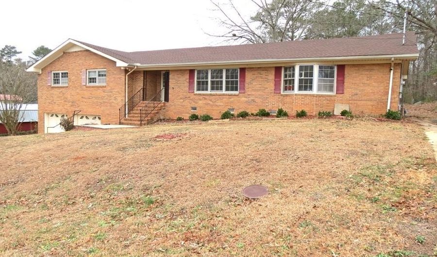 5104 NORTH Rd, Anniston, AL 36206 - 3 Beds, 3 Bath