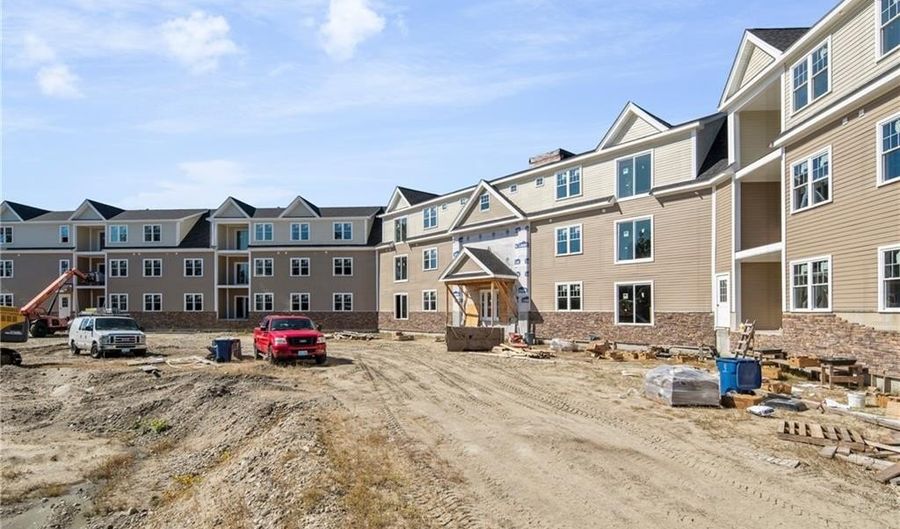 9 Joseph N Zenga Jr. Blvd 104, East Greenwich, RI 02818 - 2 Beds, 2 Bath