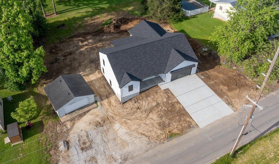 1724 28th St, Bedford, IN 47421 - 3 Beds, 2 Bath