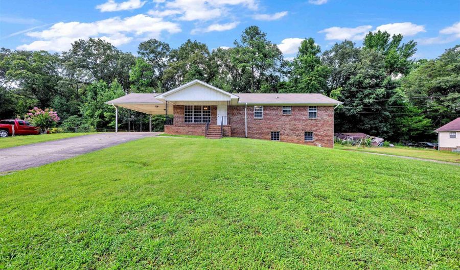 607 GREEN Blvd, Adamsville, AL 35005 - 3 Beds, 2 Bath