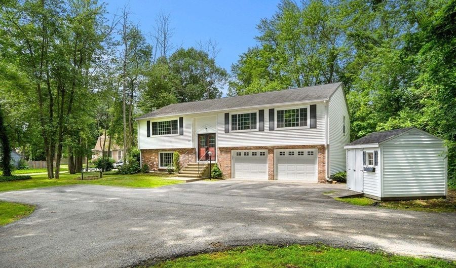 218 Brimbal Ave, Beverly, MA 01915 - 3 Beds, 3 Bath