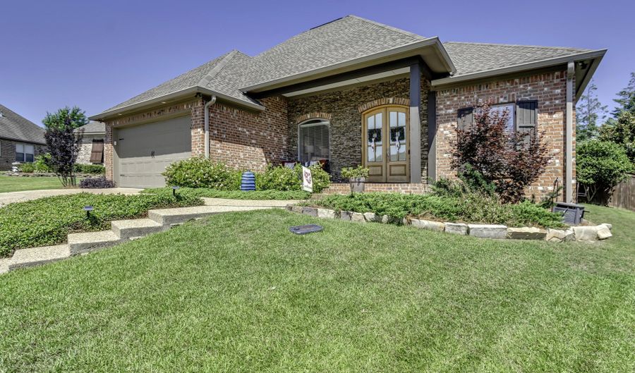 216 Emerald Cir, Brandon, MS 39047 - 3 Beds, 2 Bath