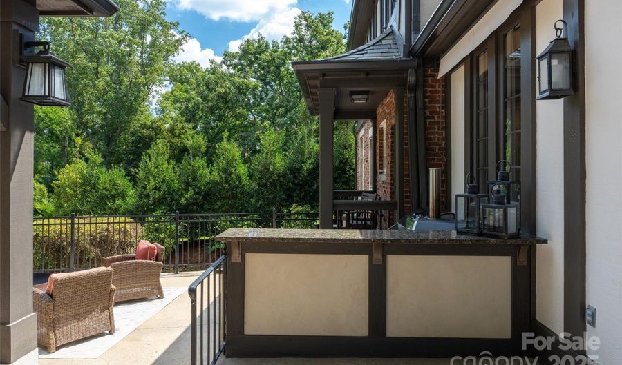 72 Windsor Rd, Asheville, NC 28804 - 5 Beds, 5 Bath
