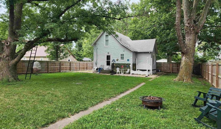 606 Center St, Berne, IN 46711 - 3 Beds, 1 Bath
