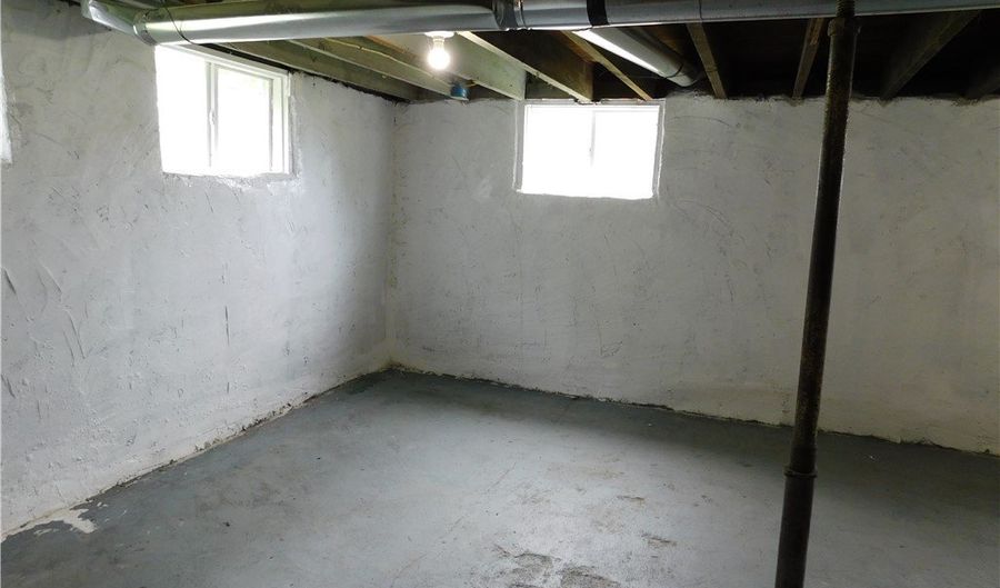1229 W 45th St, Ashtabula, OH 44004 - 2 Beds, 1 Bath