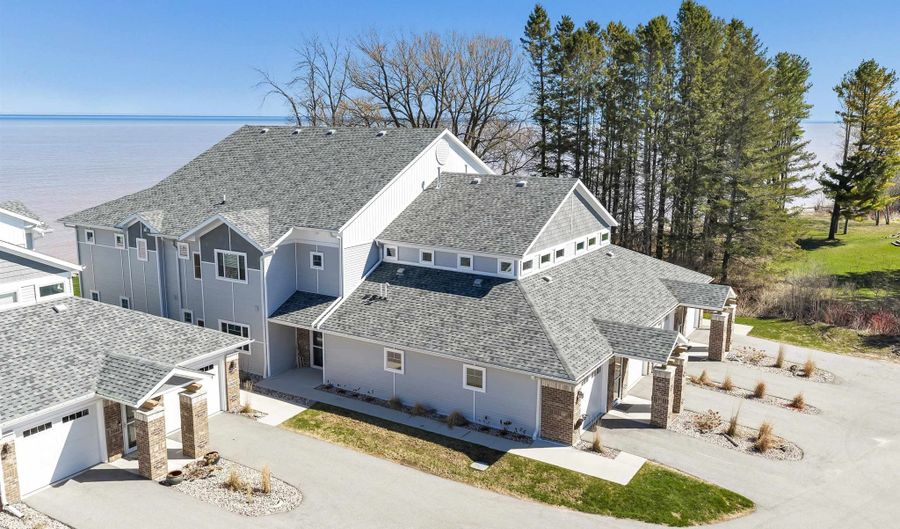 2622 LAKE St, Algoma, WI 54201 - 3 Beds, 2 Bath