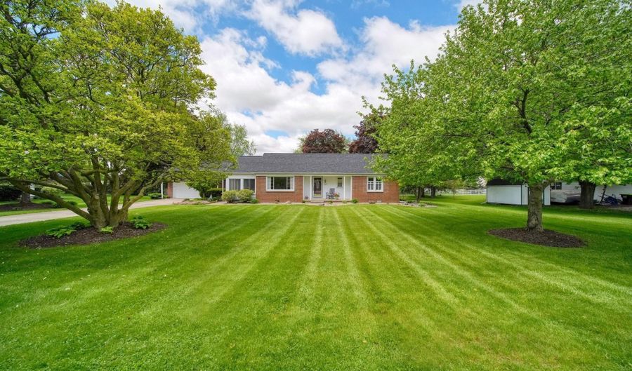 425 W Oregon Rd St, Adrian, MI 49221 - 3 Beds, 2 Bath