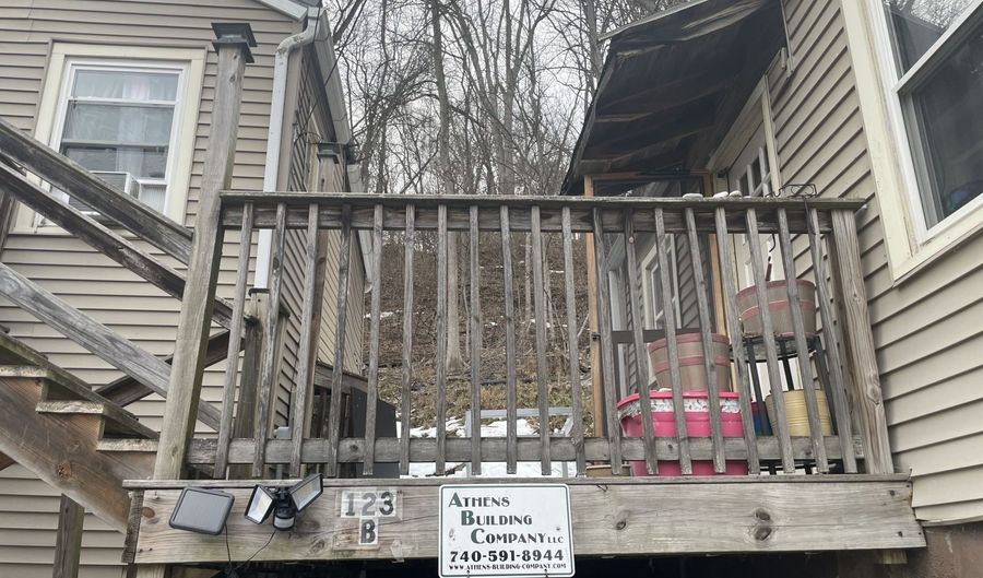 123 Grosvenor St 123, Athens, OH 45701 - 3 Beds, 2 Bath