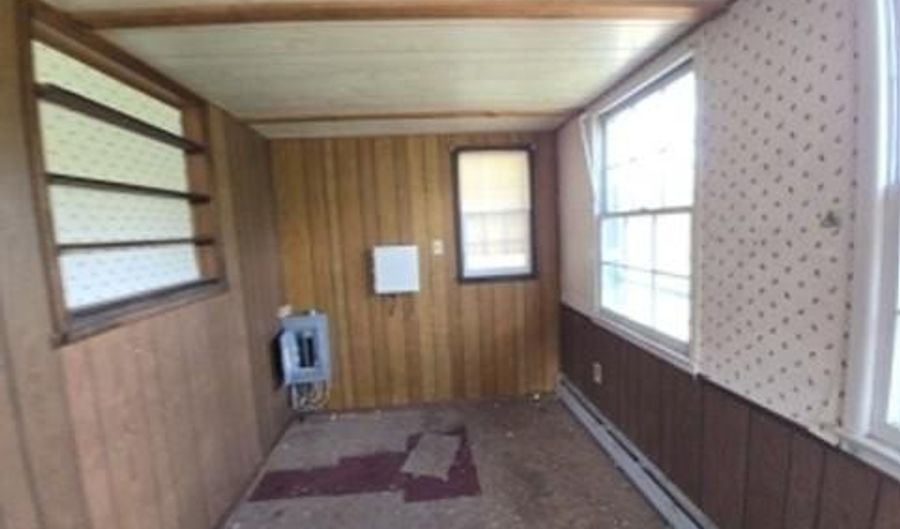 290 SHORT MOUNTAIN Dr, Augusta, WV 26704 - 2 Beds, 2 Bath