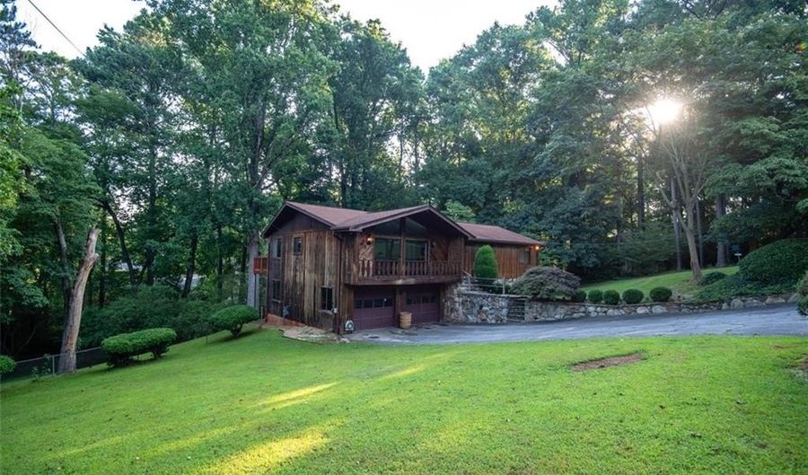 3570 Castlehill Ct, Tucker, GA 30084 - 4 Beds, 3 Bath