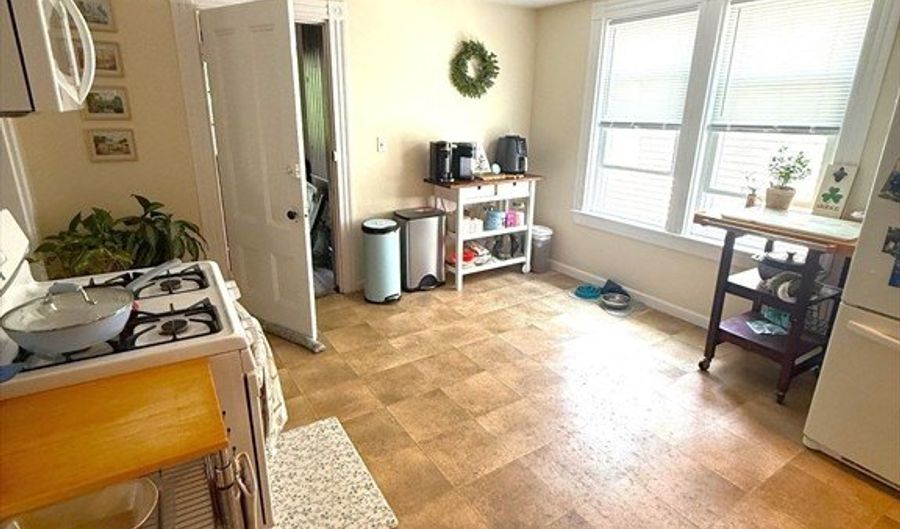 632 E 7th 2, Boston, MA 02127 - 3 Beds, 1 Bath