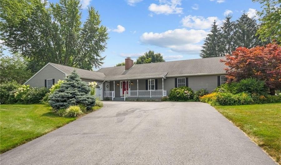 13 Sunnyside Dr, Cumberland, RI 02864 - 3 Beds, 2 Bath