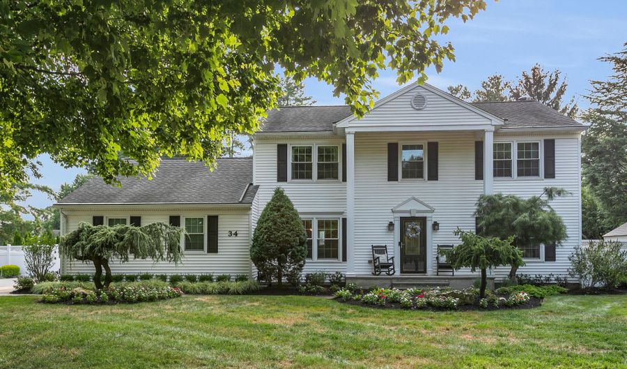34 Green Meadow Blvd, Middletown, NJ 07748 - 4 Beds, 3 Bath