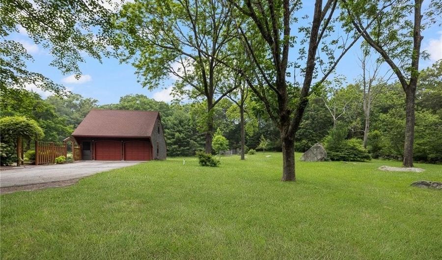 2381 Middle Rd, East Greenwich, RI 02818 - 4 Beds, 3 Bath