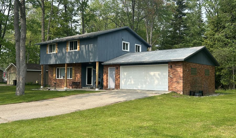 2457 Diamond Dr, Alpena, MI 49707 - 4 Beds, 3 Bath