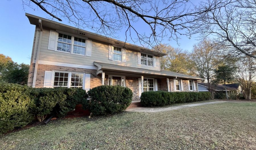 325 University Cir, Athens, GA 30605 - 4 Beds, 3 Bath