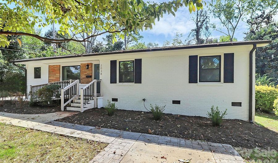 2038 Sandhurst Dr, Charlotte, NC 28205 - 3 Beds, 2 Bath