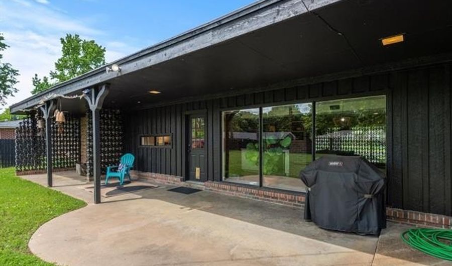 1500 Harris Dr, Bartlesville, OK 74006 - 3 Beds, 2 Bath