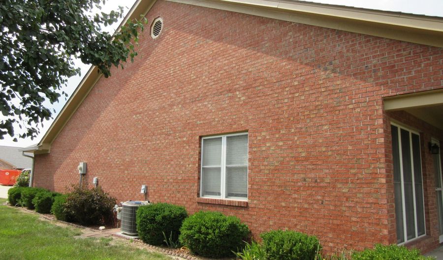 339 Lakewood Ct, Avon, IN 46123 - 2 Beds, 2 Bath