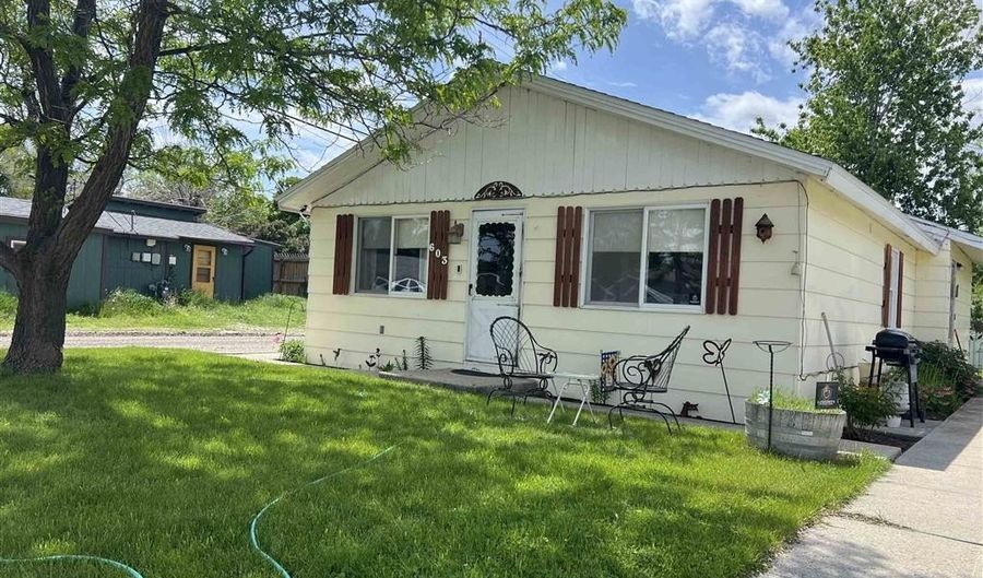 603 14th St, Cody, WY 82414 - 3 Beds, 1 Bath